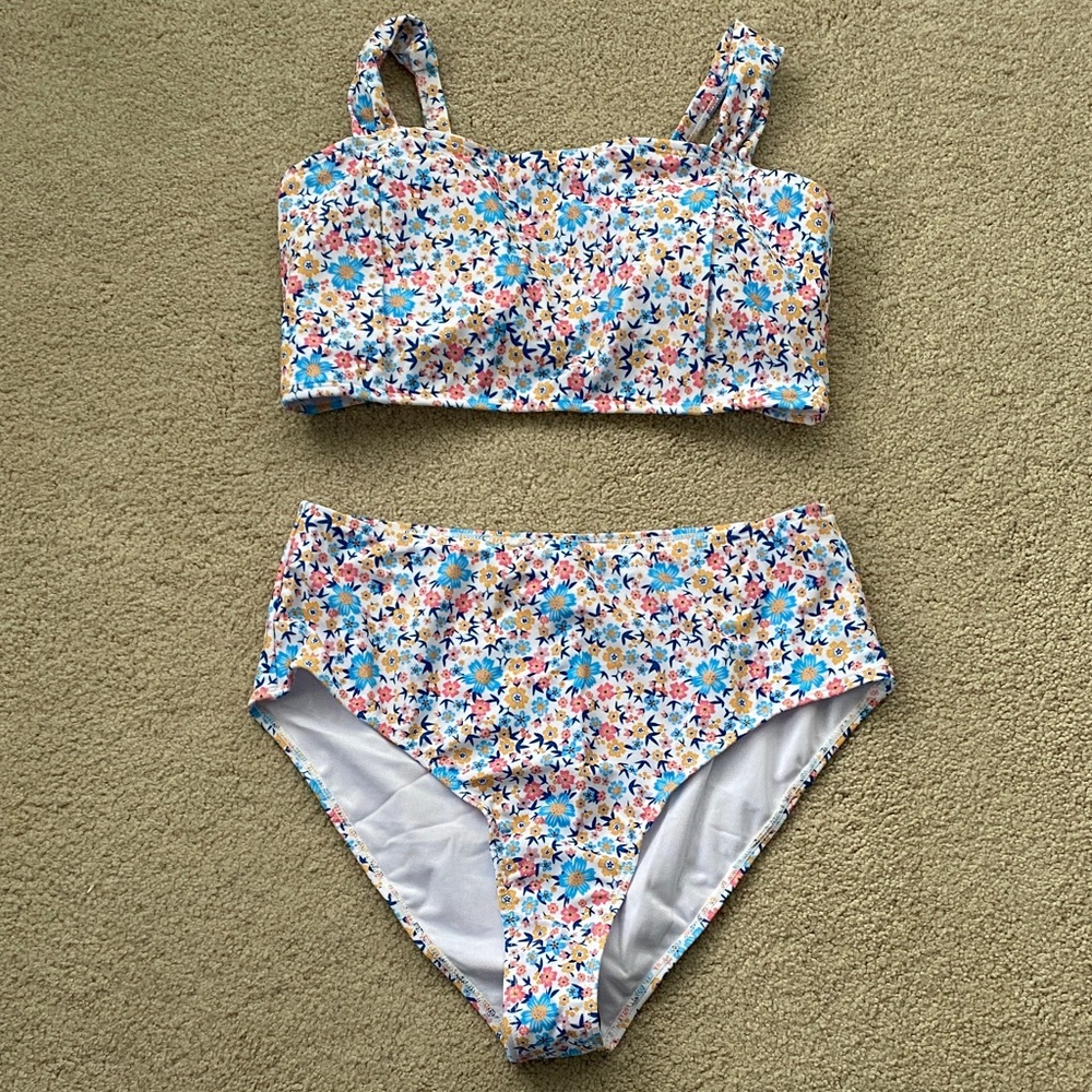 Skyline Swim Fashion Summer print bikini set in size large.